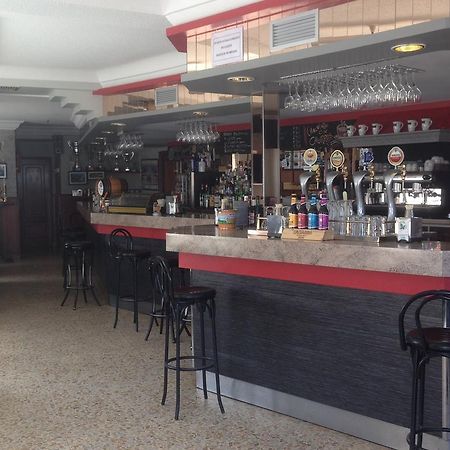 Hostal Salones Victoria Санта-Марина-дель-Рей Экстерьер фото