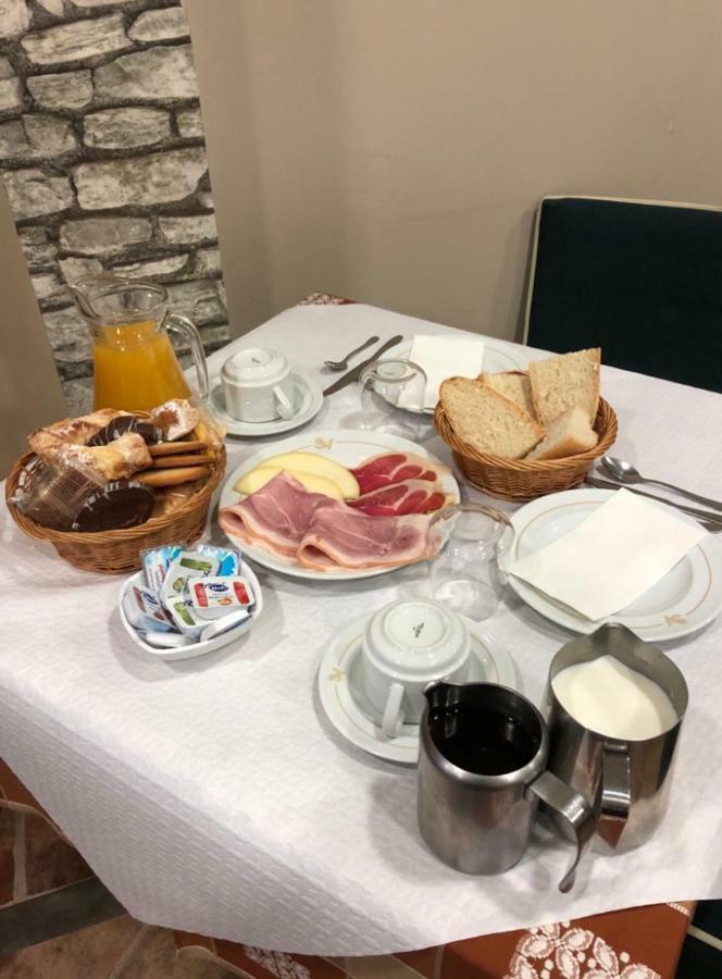 Hostal Salones Victoria Санта-Марина-дель-Рей Экстерьер фото